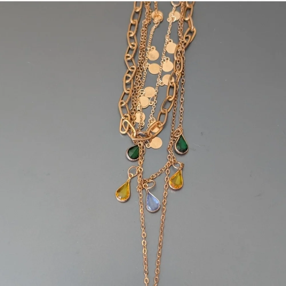 Elegant Triple-Strand Necklace in Coppery Metal with Crystal Teardrops